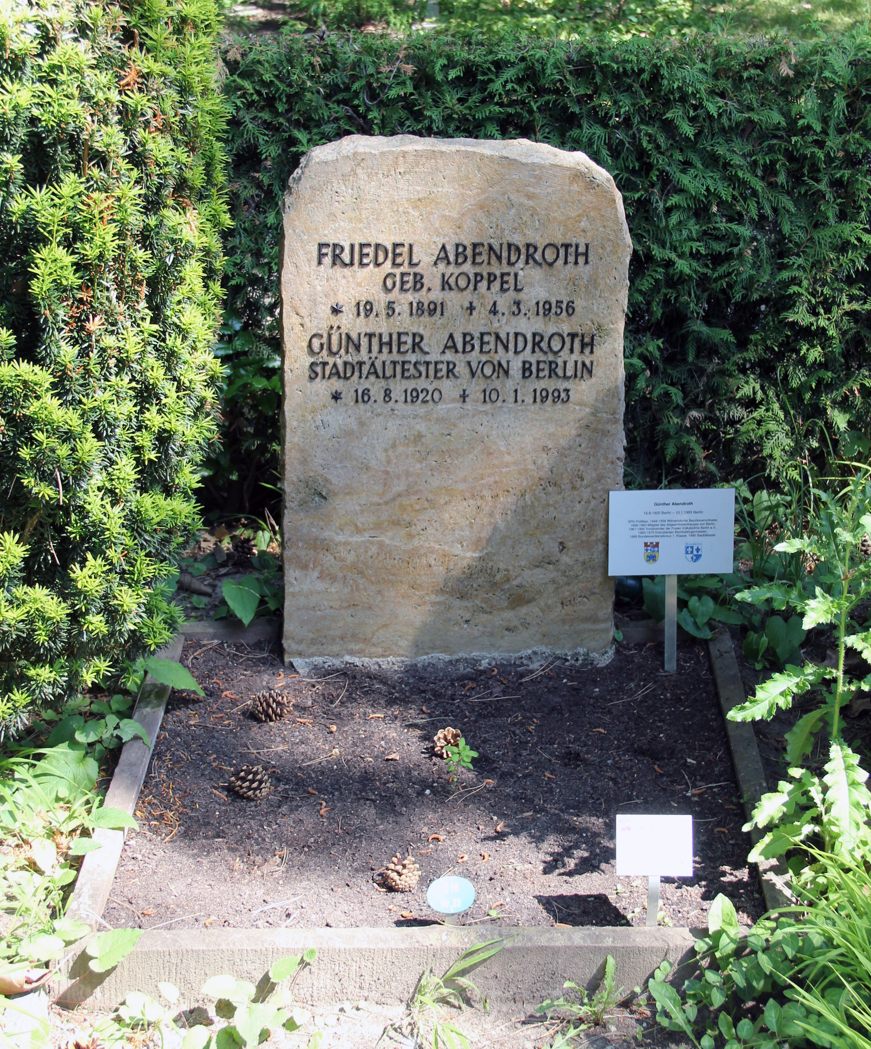 Ehrengrab von Günther Abendroth auf dem Friedhof Wilmersdorf